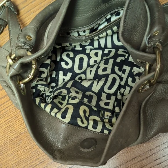 Marc Jacobs Beige Leather Shoulder Bag with Gold Accents - Picture 5 of 7